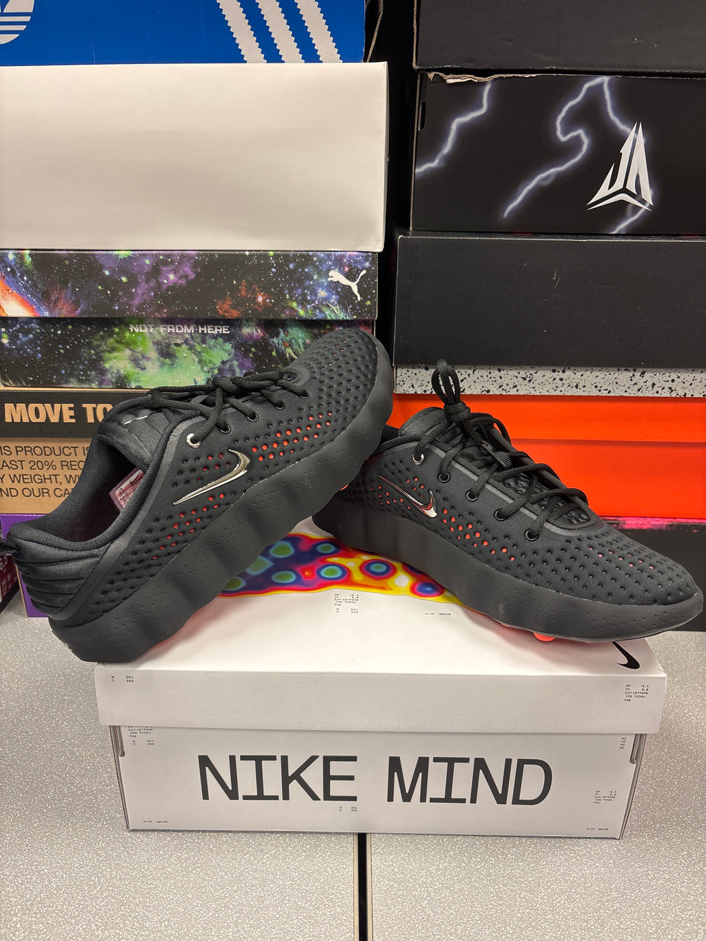 Nike Mind 002 Black Hyper Crimson