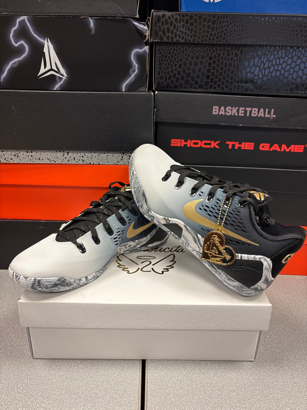 Nike Kobe 9 EM Low Protro “Mambacita”